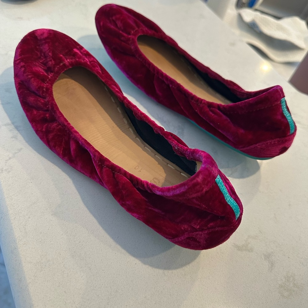 VGUC Tieks Tyrian Velvet Flats - Picture 4 of 11
